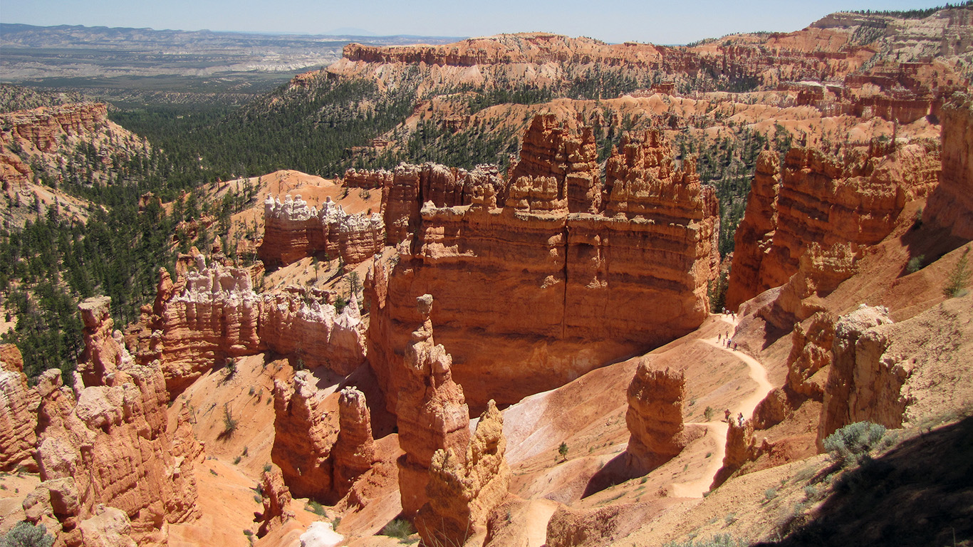 Gaze down into the magnificient Grand Canyon in Arizona.