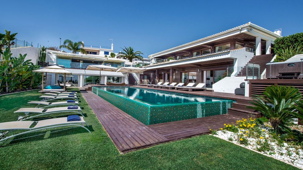 Marquesa villa in Portugal, rear exterior view featuring pool.